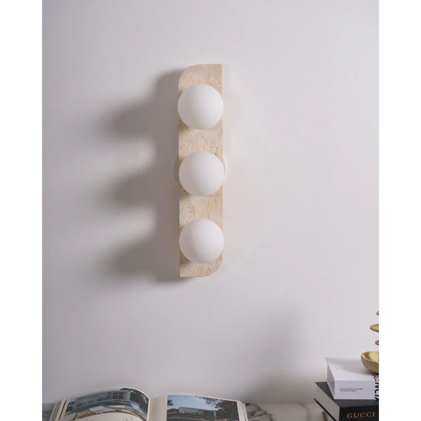 Ilyra - Travertin Wandlamp met Ronde Lichtpunten