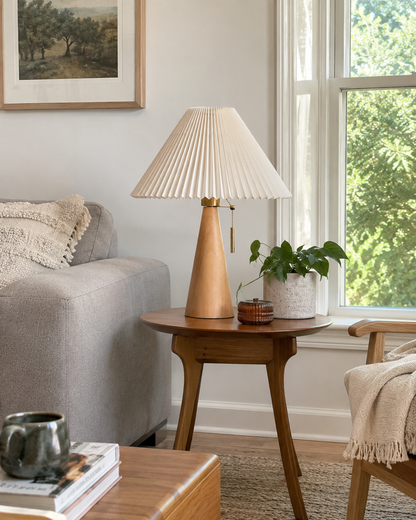 Nura – Houten Tafellamp met Geplooide Kap