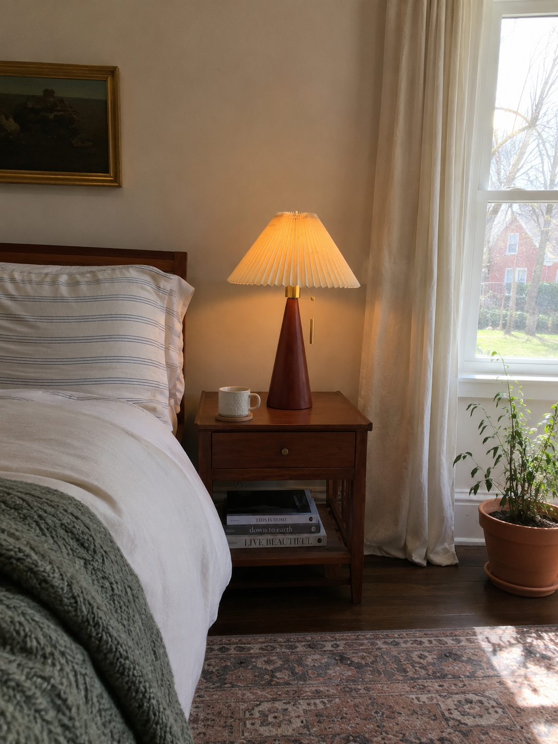 Nura – Houten Tafellamp met Geplooide Kap