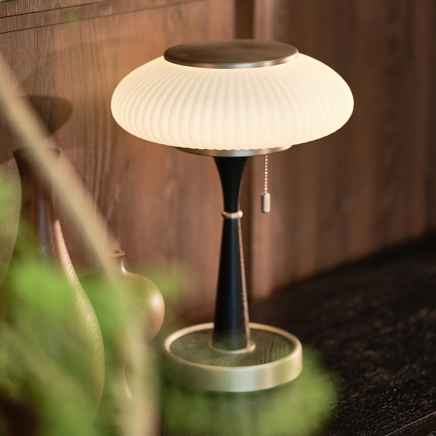 Eira - Japandi Retro Tafellamp met Ribbelglas
