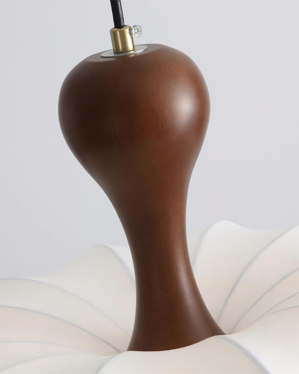 Miora - Hanglamp met Walnoot Detail en Stoffen Kap