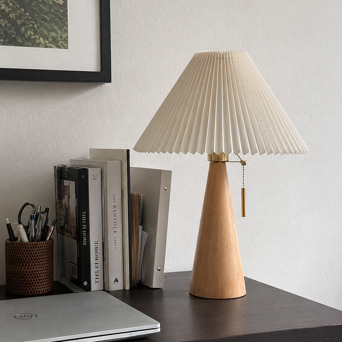 Nura – Houten Tafellamp met Geplooide Kap