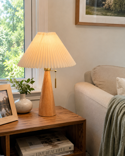 Nura – Houten Tafellamp met Geplooide Kap