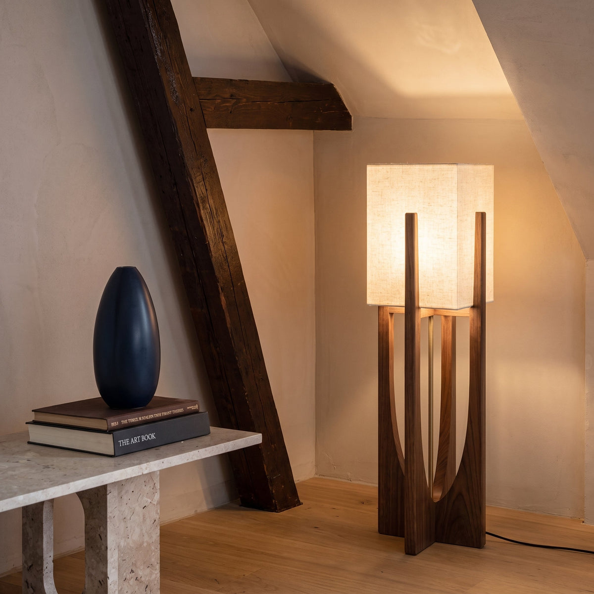 Eyja - Wabi Sabi Houten Tafellamp met Stoffen Kap