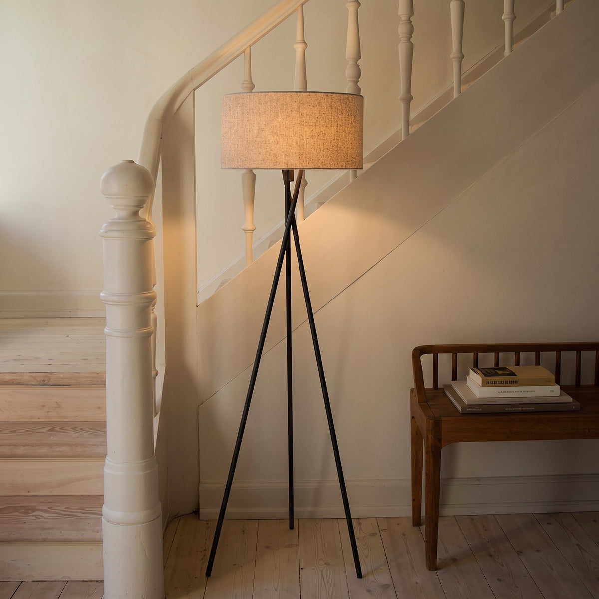 Trine - Scandinavische Driepoot Vloerlamp Stof